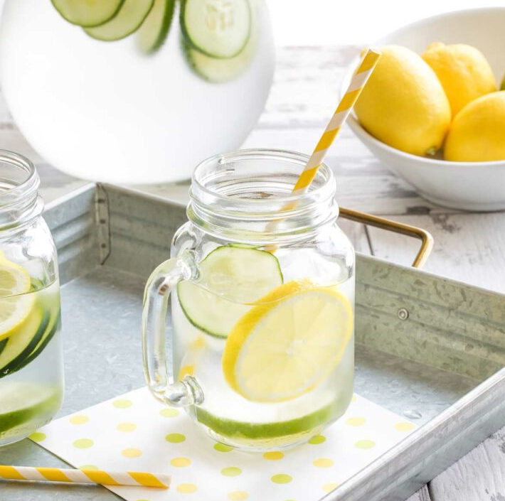 Cara Membuat Infused Water Lemon Kesegarannya Bikin Lupa Daratan