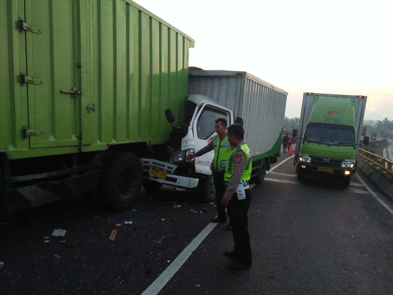 Tabrak Mobil Mogok, Sopir Tewas Sekitika