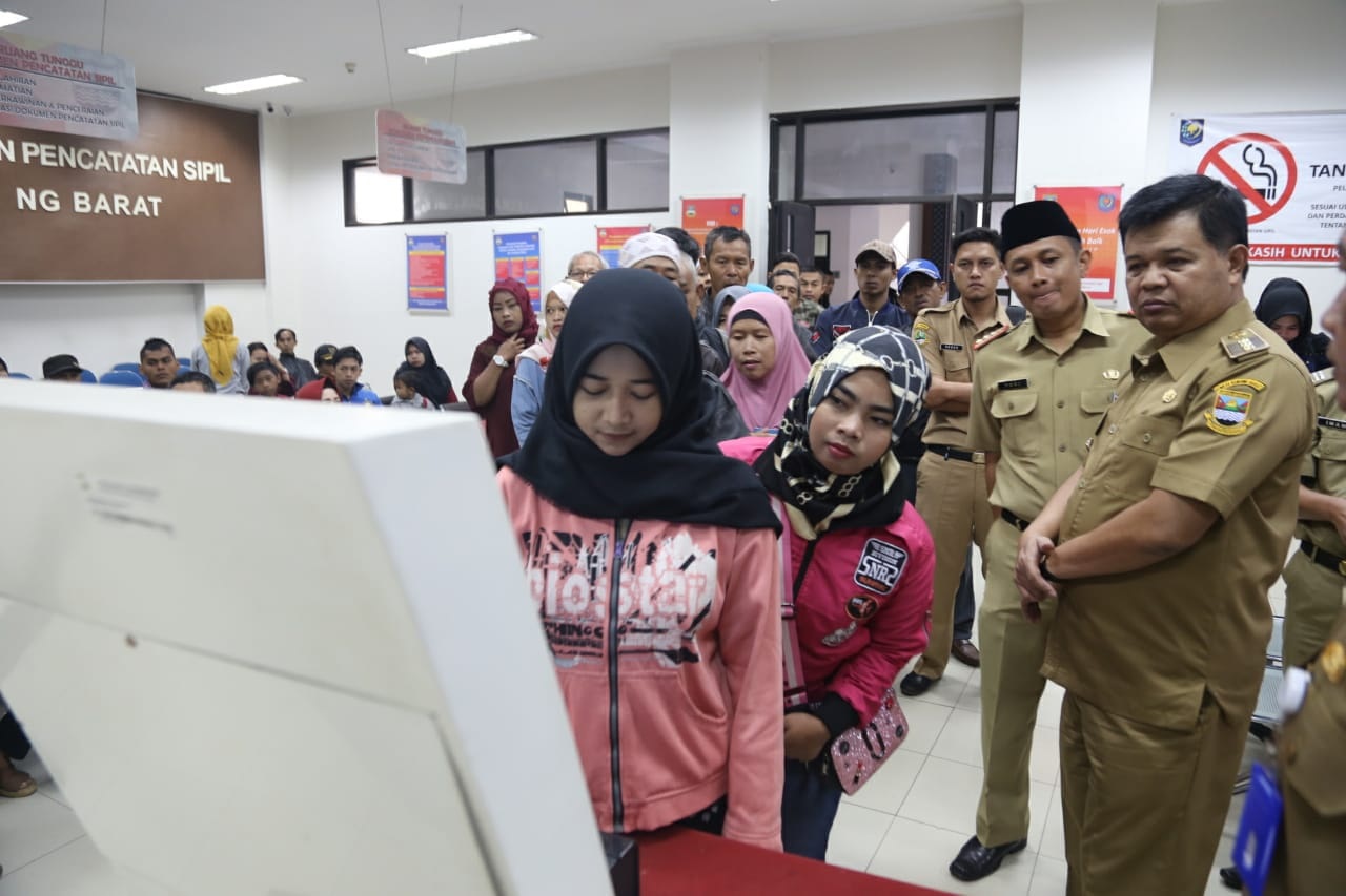 Pastikan Layanan Publik, Bupati Umbara Sidak SKPD