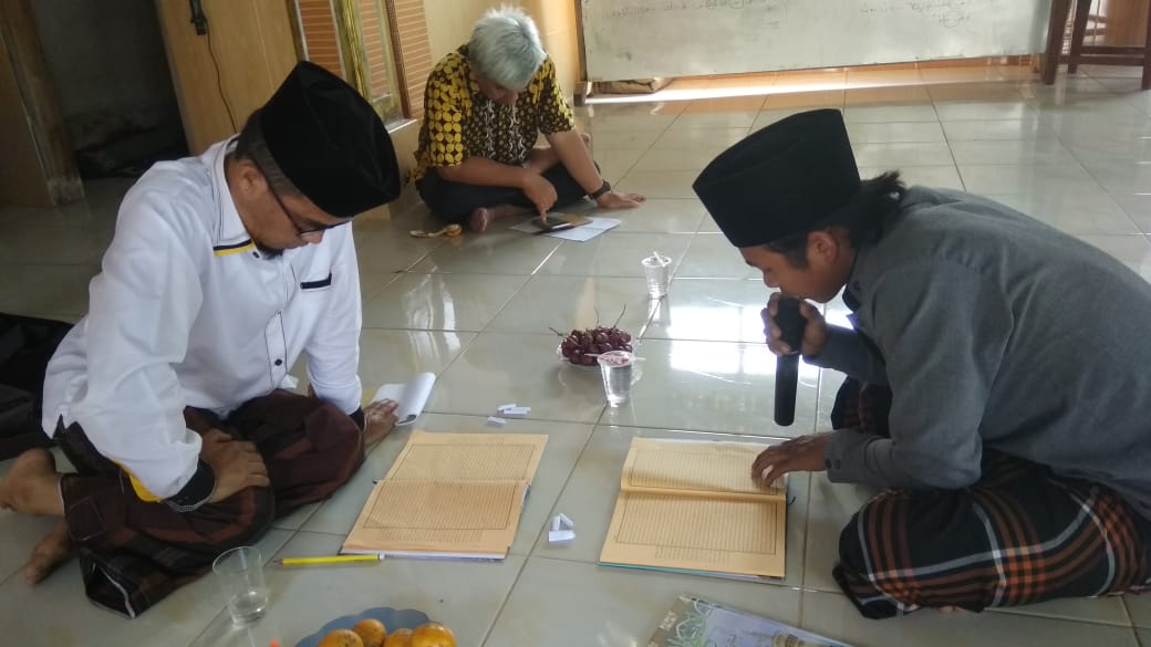 Lestarikan Tradisi Membaca Kitab Kuning