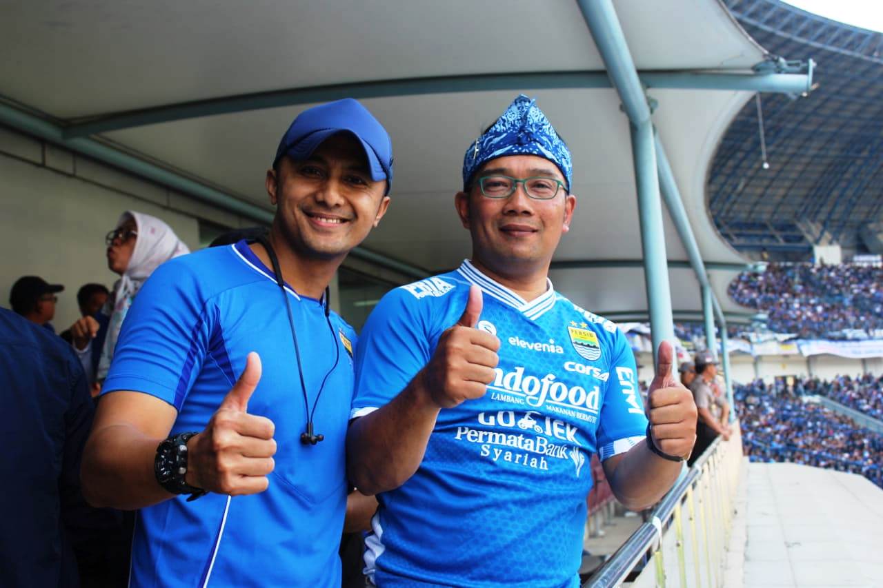 Bareng Kang Emil, Hengki Antusias Nonton Persib