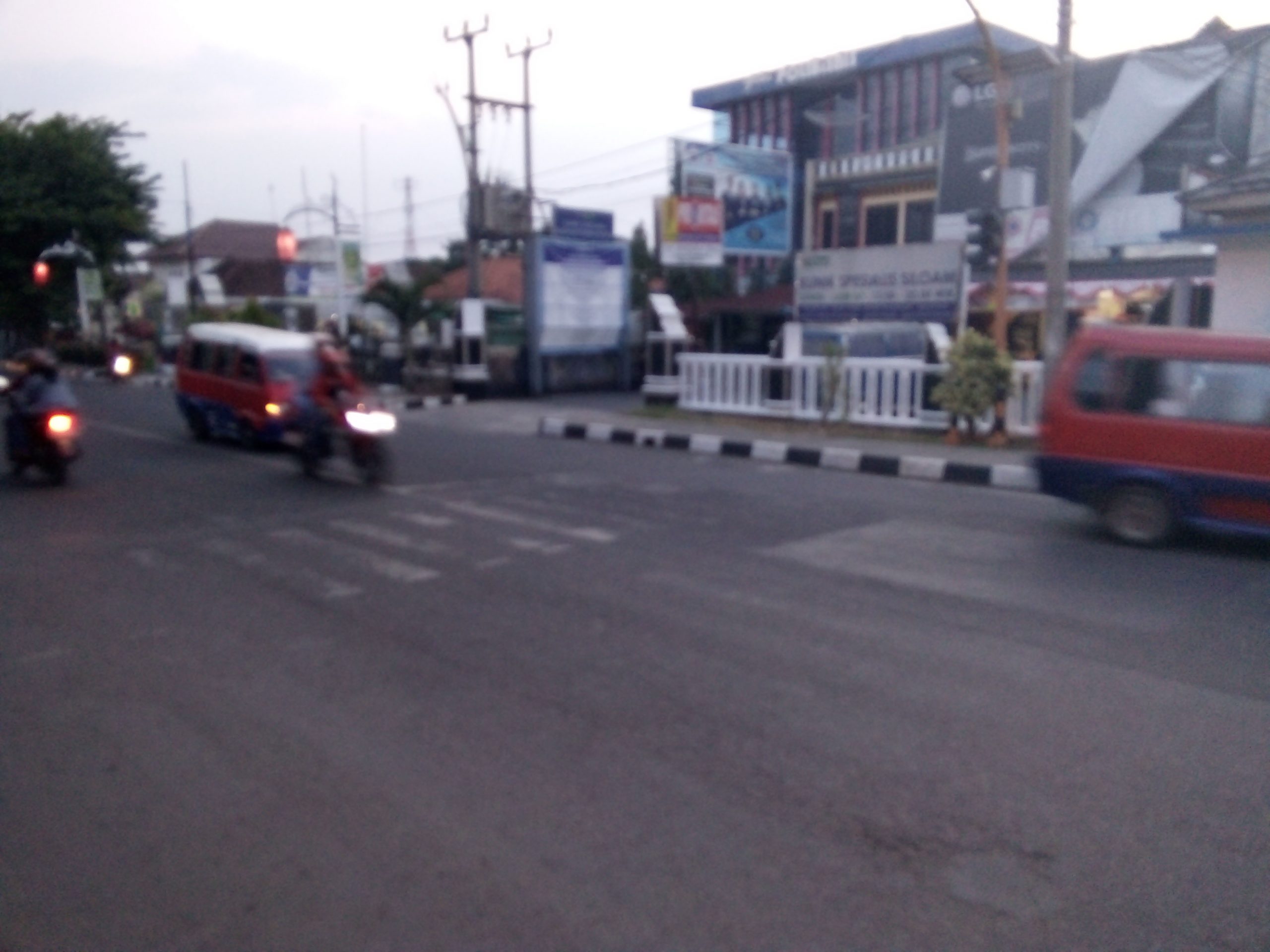 Mobil Angkot Minim Penumpang