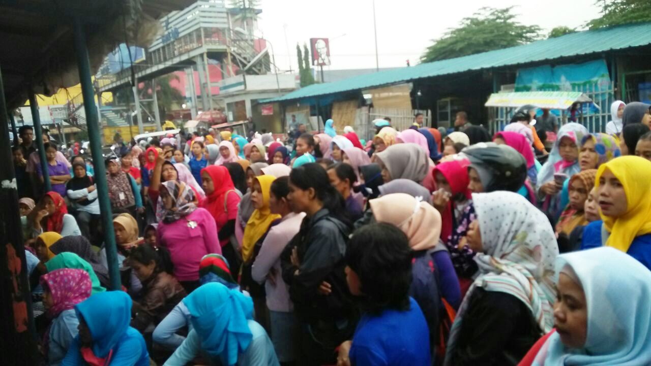 Buruh PT Dada Tuntut Uang Transport dan Makan