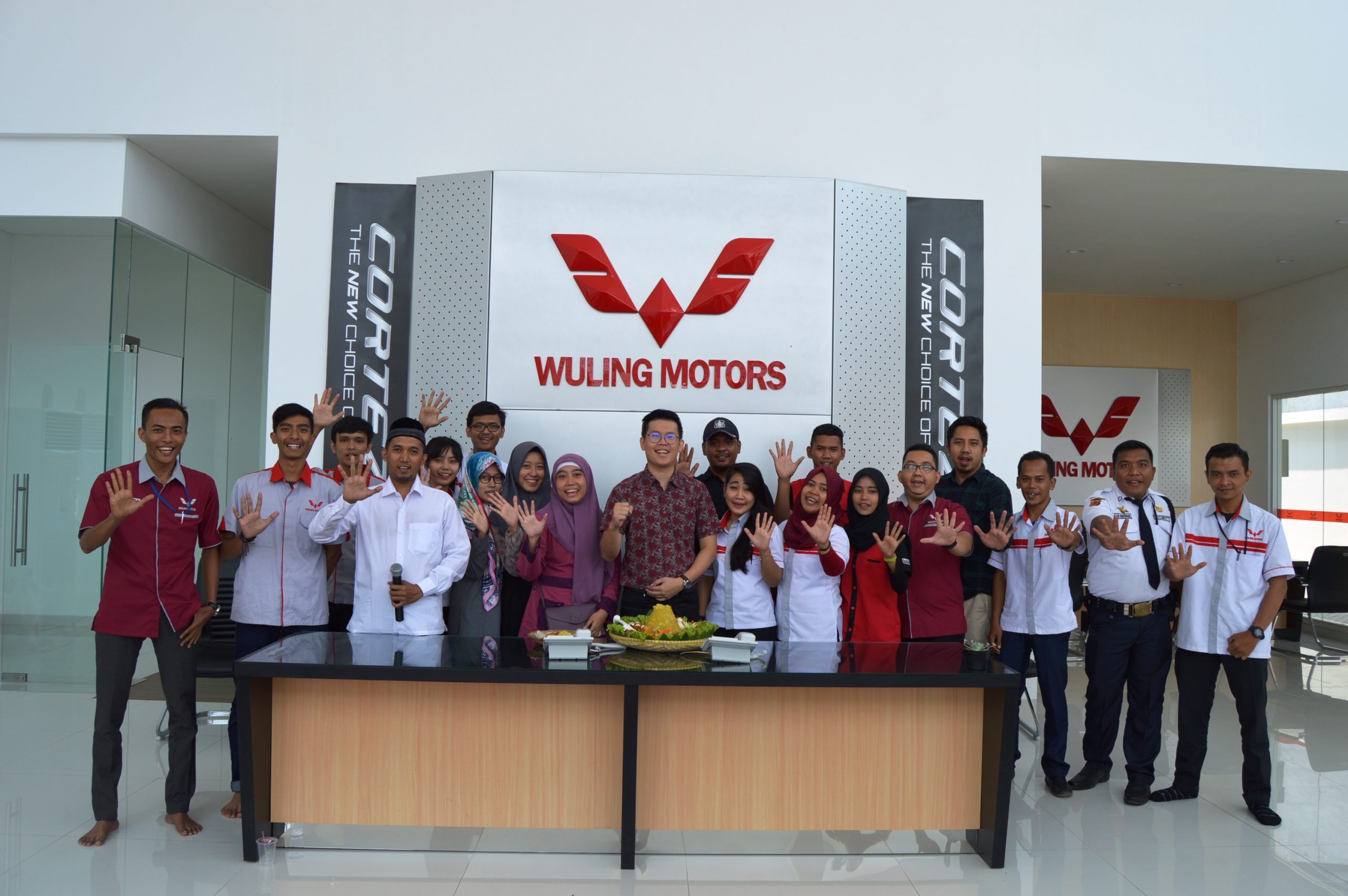 Resmi Beroperasi Wuling Motors Gelar Syukuran