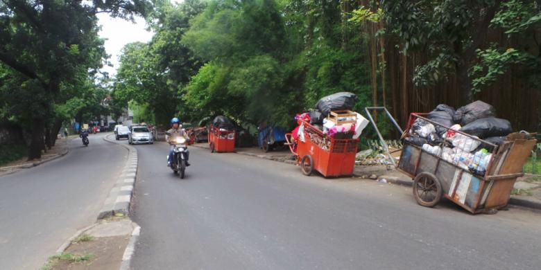 Sopir hingga Kernet Dua Bulan Tak Digaji, Petugas Pengangkut Sampah Mogok Kerja