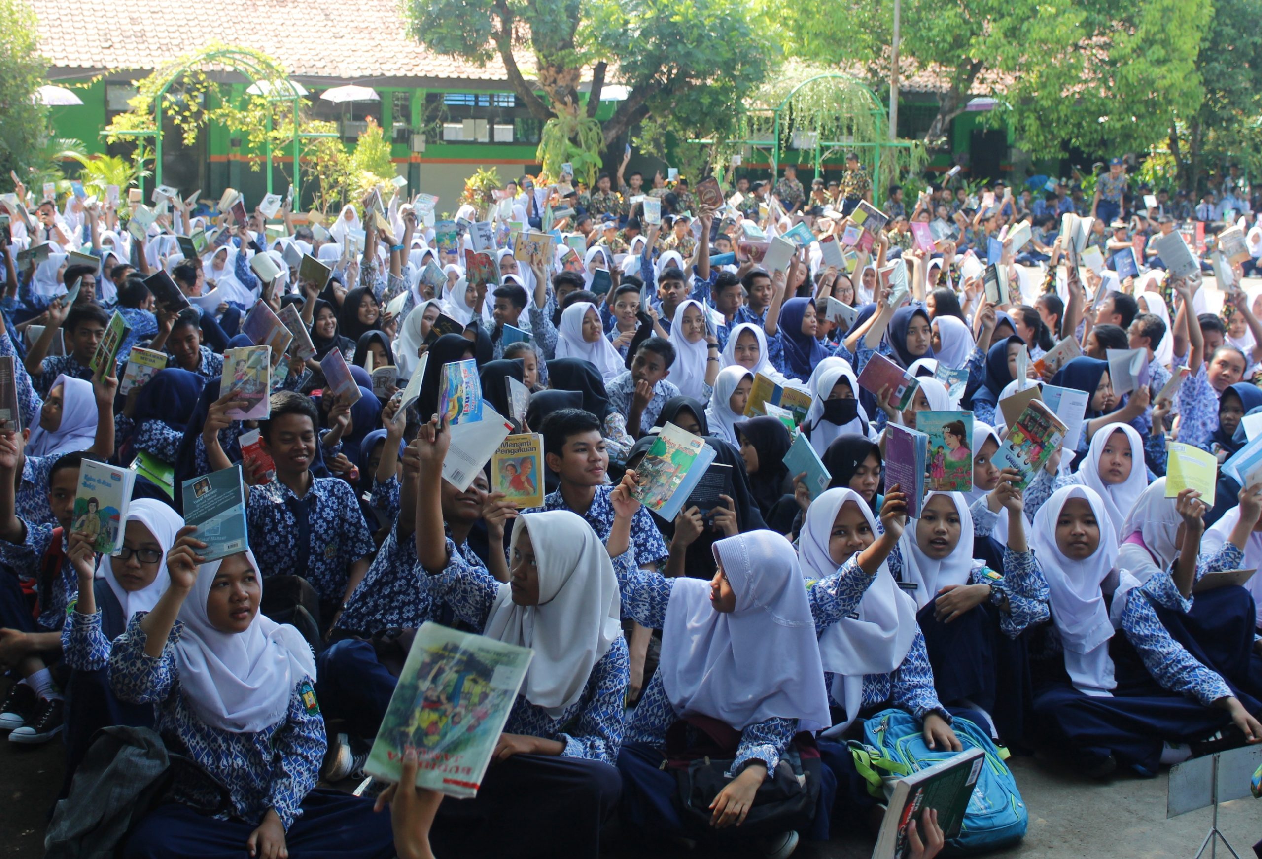 Gerakan Literasi: 1.200 Siswa dari 15 SMP Baca Buku Bersama