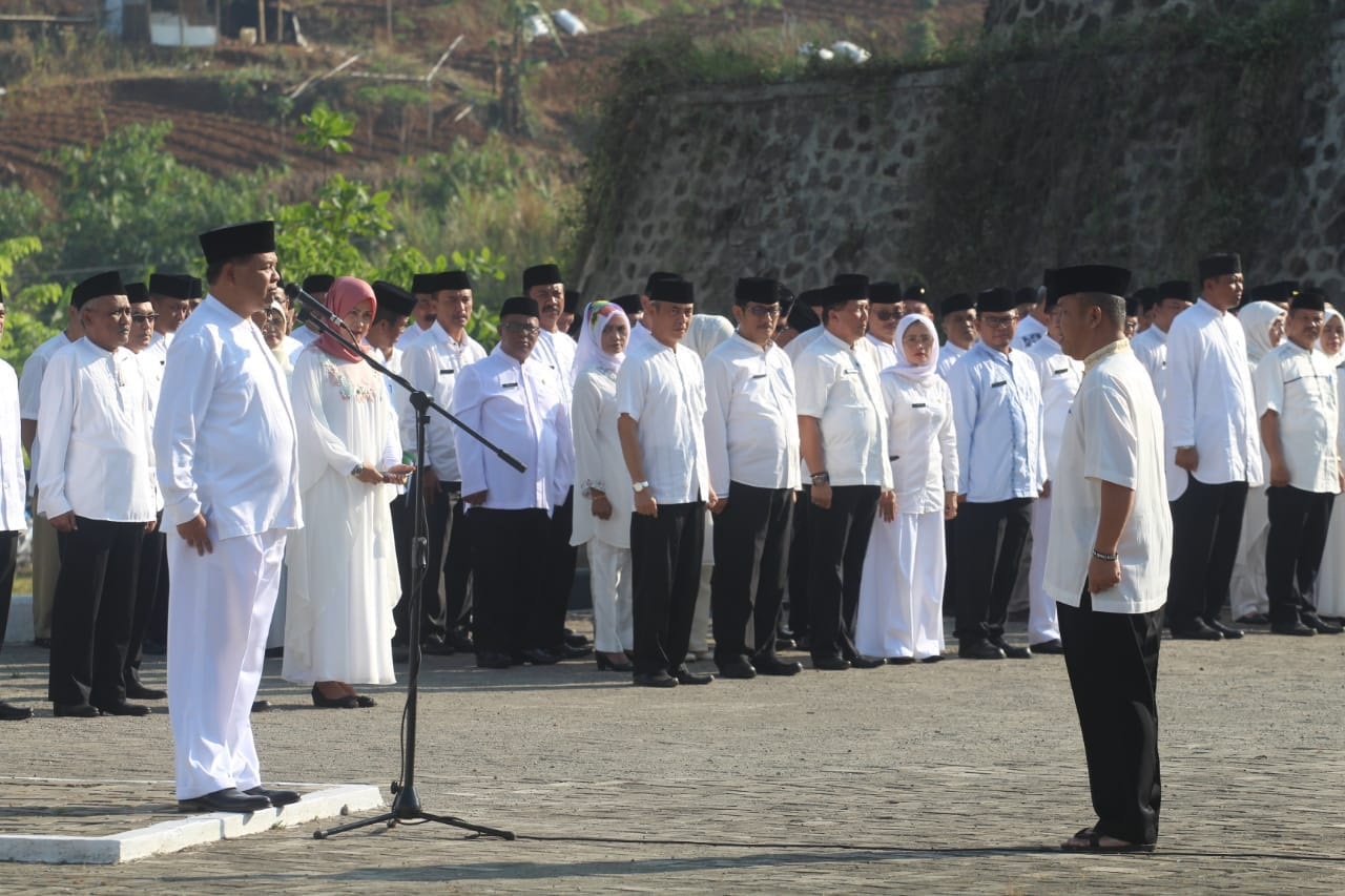 PNS KBB Kompak Kenakan Pakaian Santri