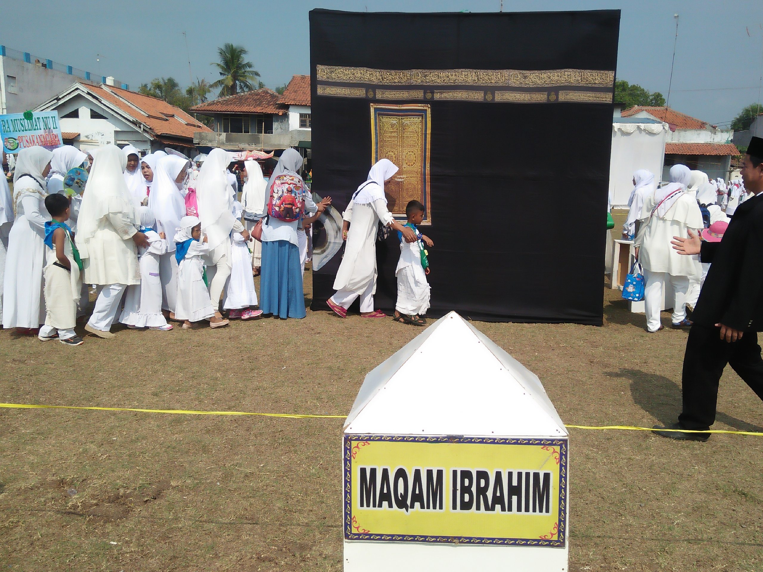 Siswa RA Ikut Peragaan Manasik Haji