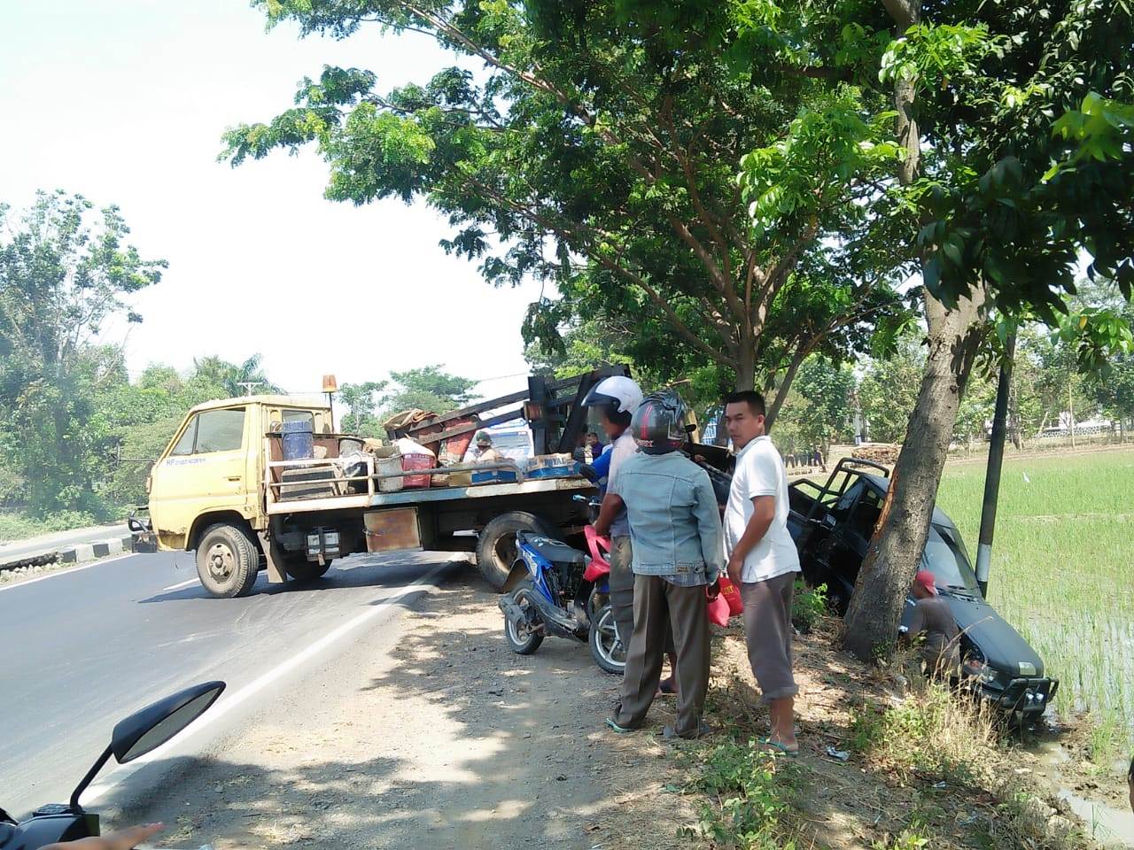 Hindari Pemotor, Mobil Pekerja Patimban Terperosok ke Sawah