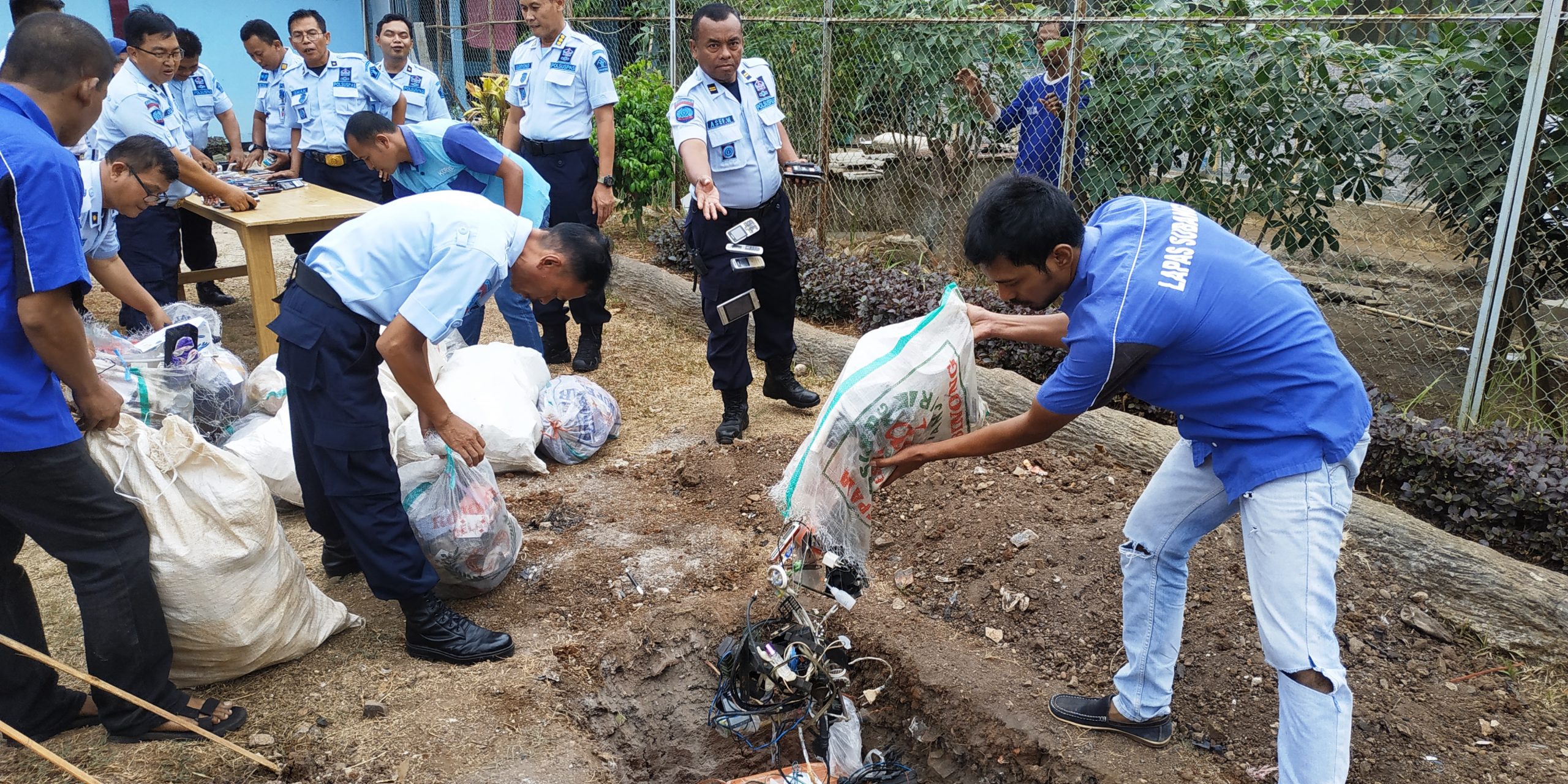 Jelang Pemilu, Lapas Subang Amankan 300 Telepon Seluler Milik Napi