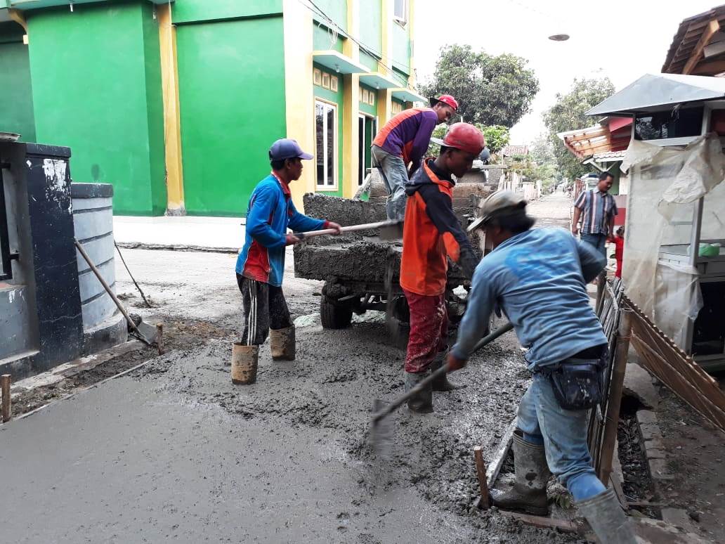 Dana Aspirasi Bangun Jalan Lancarkan Transportasi Warga