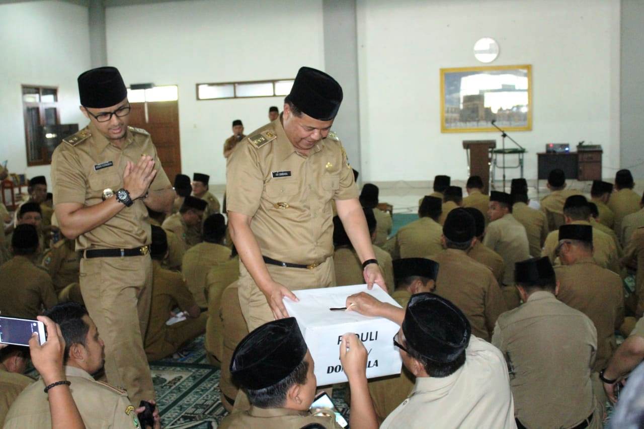 Umbara dan Hengki Ngencleng, Salurkan Bantuan Bagi Korban Bencana