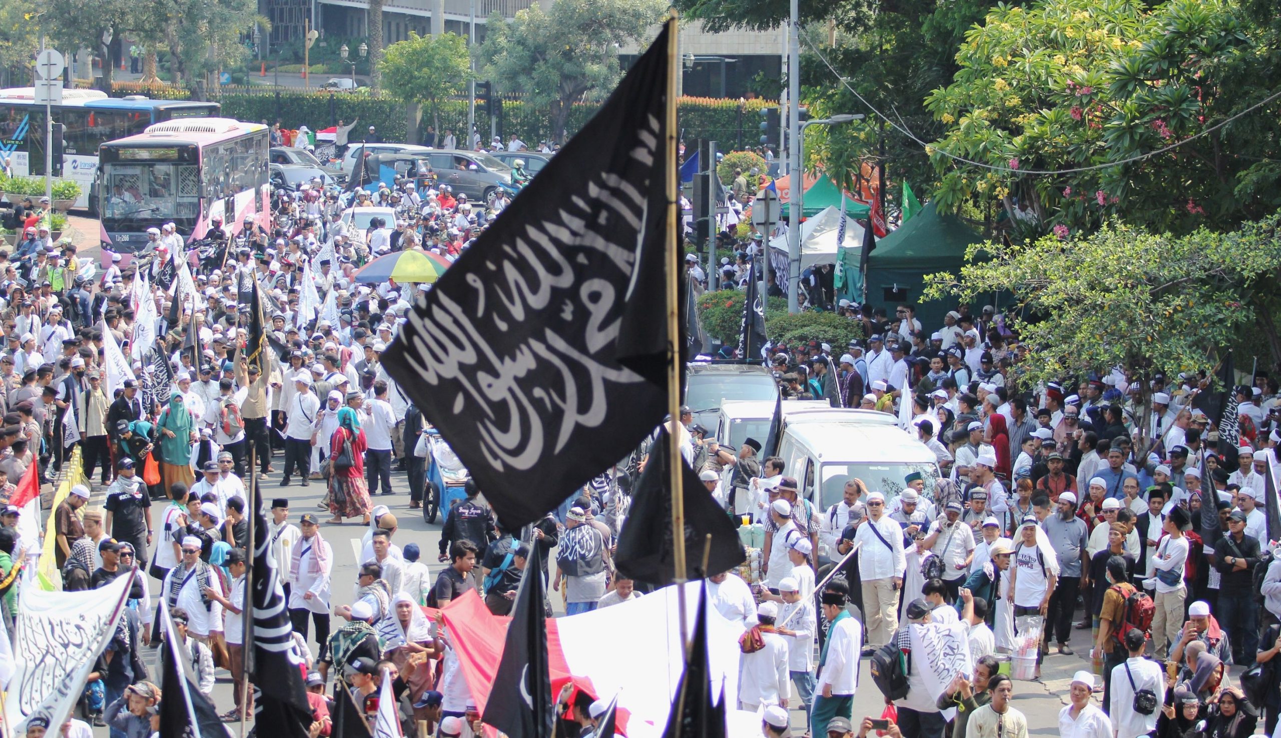 Tuntutan Pembubaran Banser dan Skenario Eks HTI