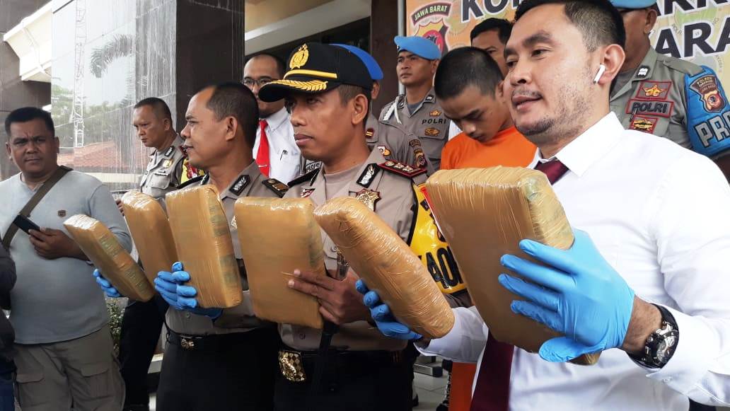 Nekat Edarkan Ganja di Lingkungan Pesantren