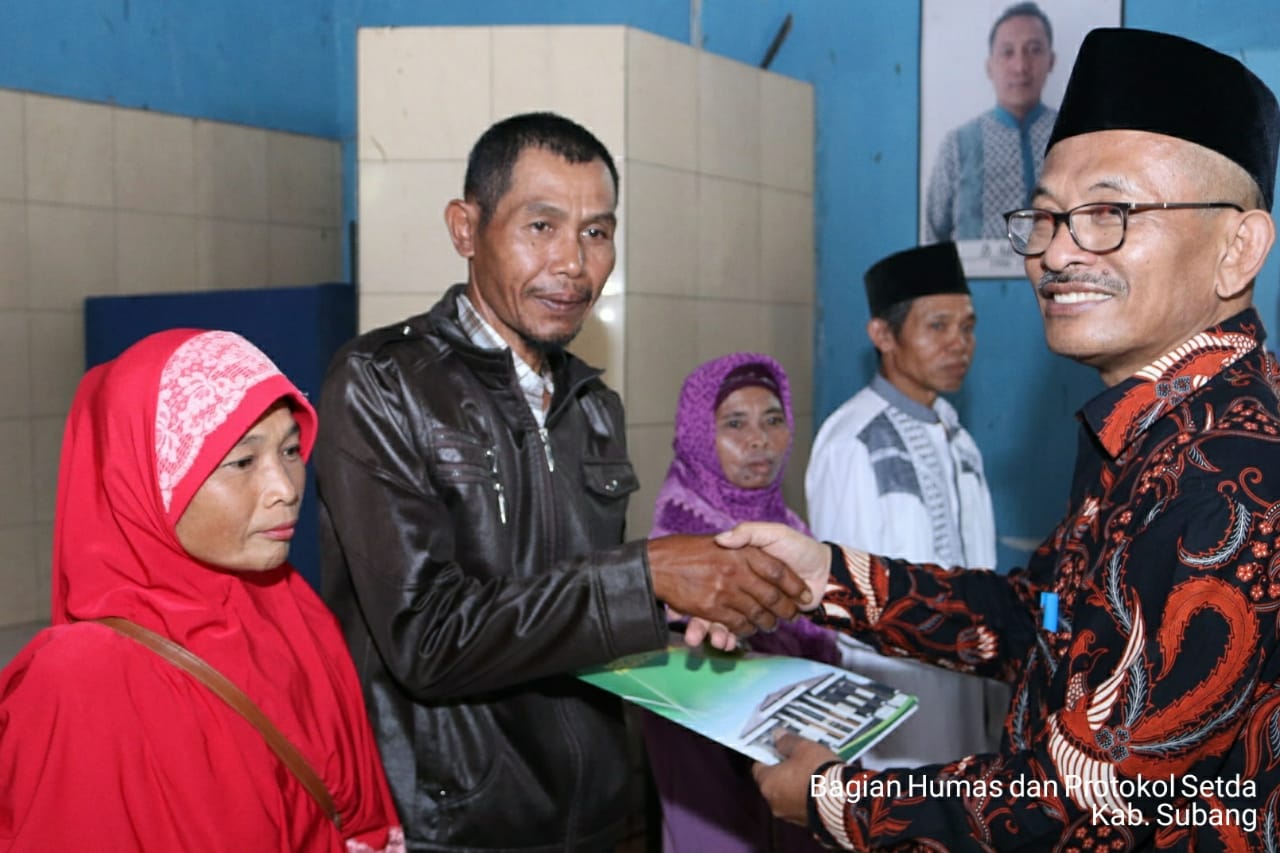 Program Isbath, Pasangan Usia Senja Gembira Punya Buku Nikah