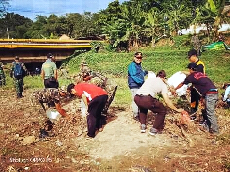 Cegah Banjir Koramil Jumsih di Jembatan Cisalak