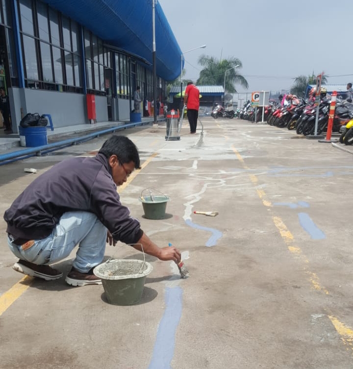 Ini yang Dilakukan Pengelola Pasar Lembang untuk Mengatasi Kebocoran Saat Hujan Ini yang Dilakukan Pengelola Pasar Lembang untuk Mengatasi Kebocoran Saat Hujan