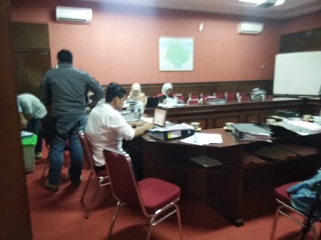 Kantor Bulog Karawang Digeledah Jaksa