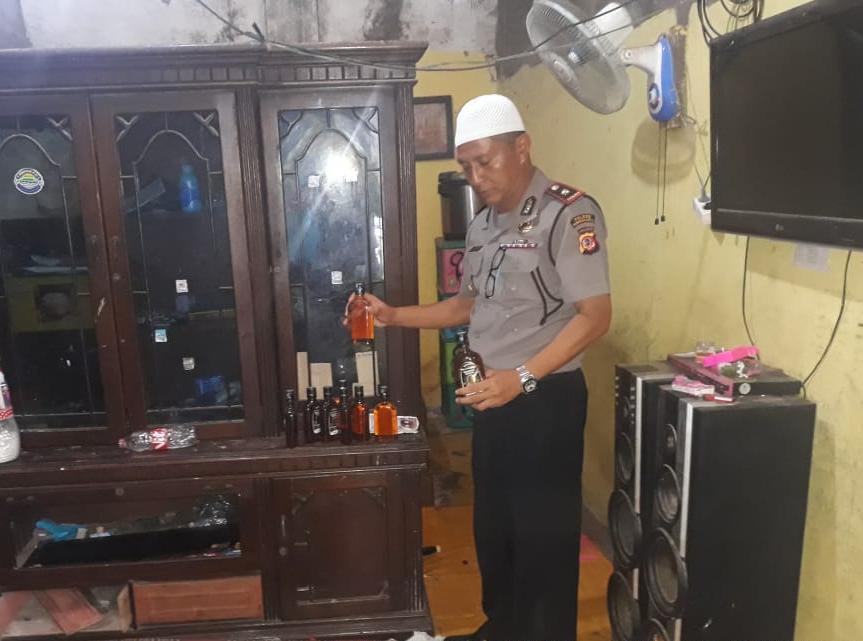 Atas Laporan Warga, Polisi Sita Puluhan Miras di Rumah Kontrakan