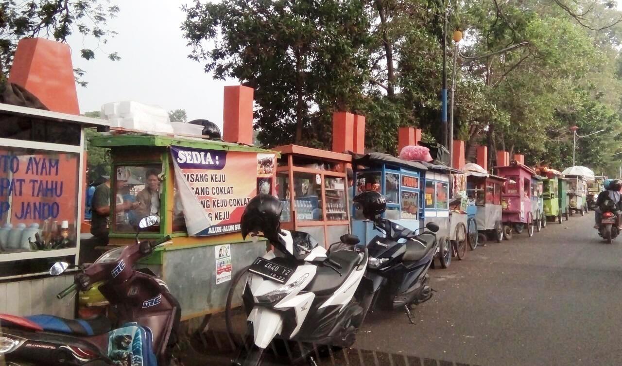 Diduga Ada Setoran dari Pedagang, Alun-Alun Subang seperti Pasar Malam