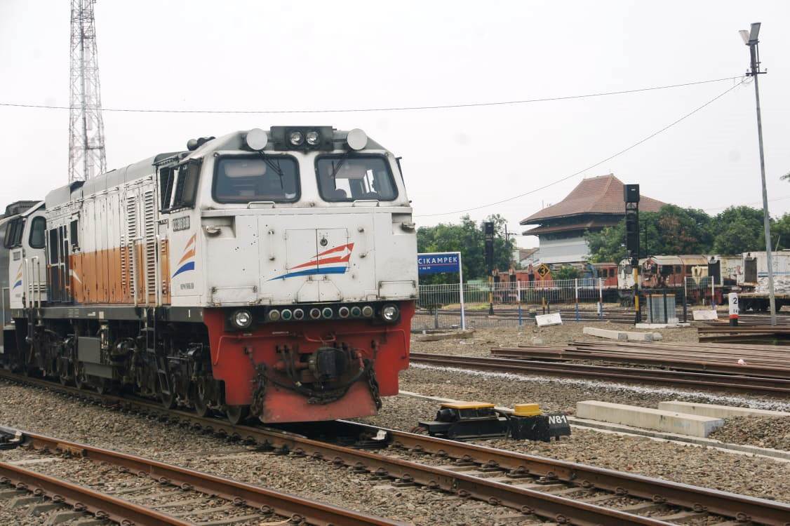 Usulankan Kereta Rel Listrik Sampai Karawang