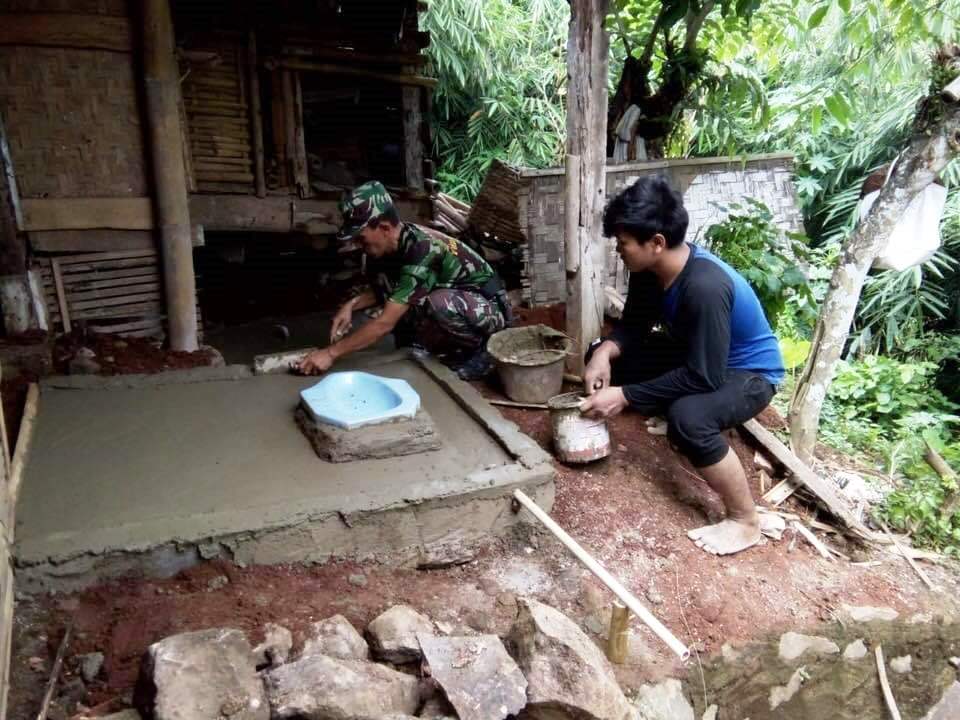 Kodim Bangun Jamban Keluarga