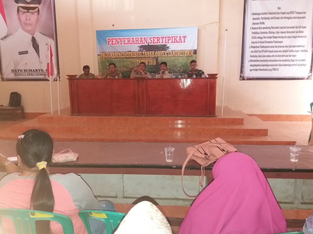 Program Retribusi Tanah, BPN Serahkan 100 Sertifikat