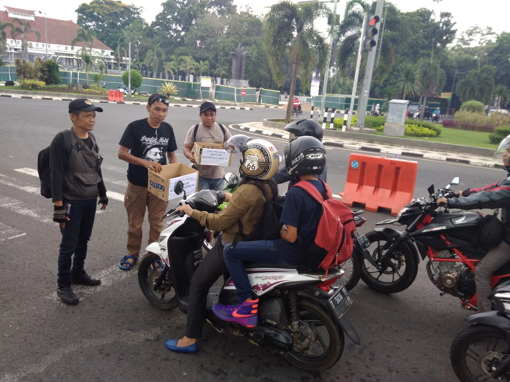 Peduli Korban Tsunami, Pemuda Subang Galang Dana di Jalanan