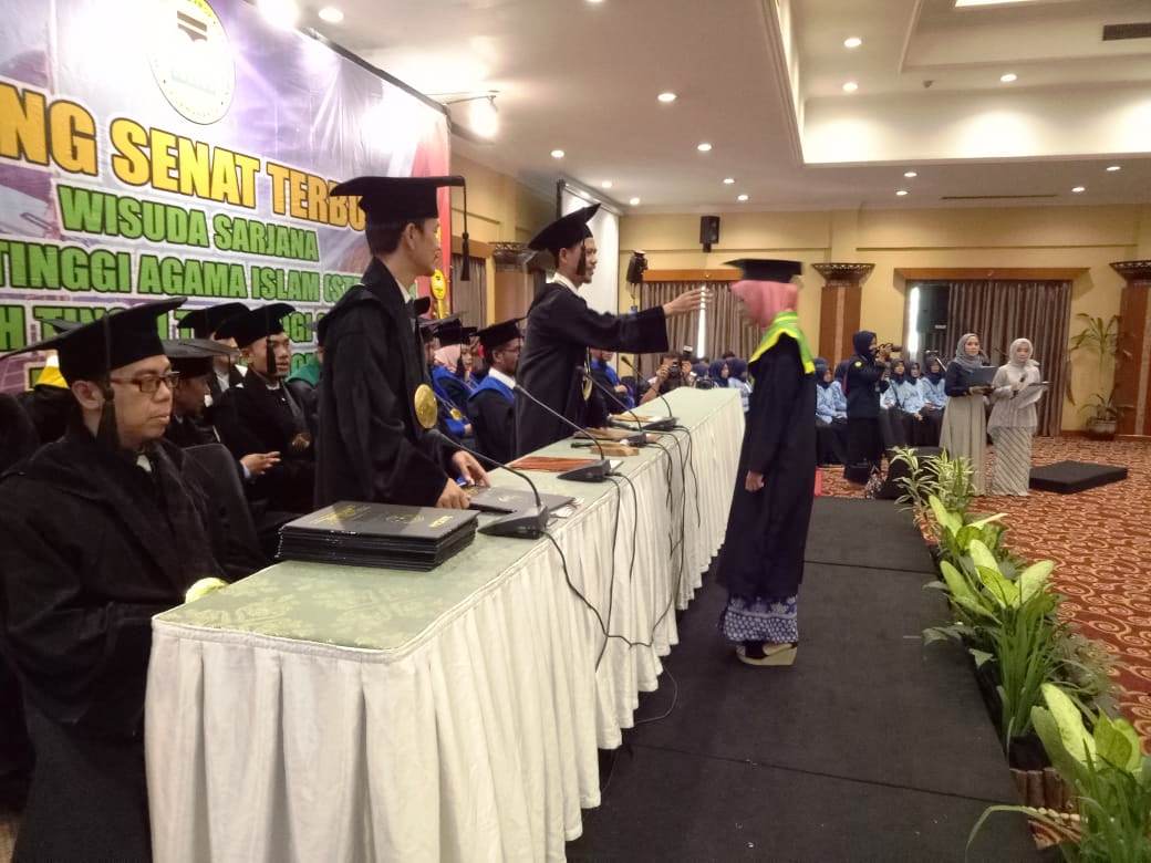 Yayasan Pendidikan Islam DR KHEZ Muttaqien Cetak 153 Sarjana