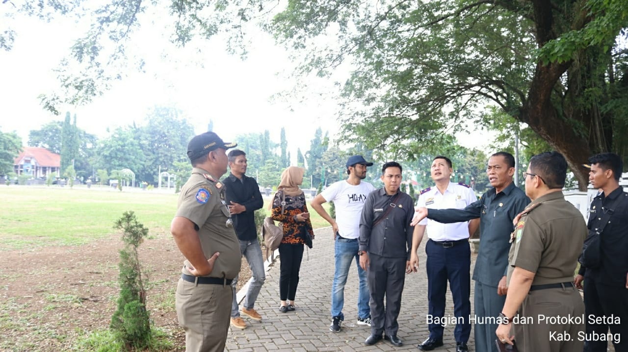 Semrawut, Bupati Ruhimat Langsung Sidak Alun-alun