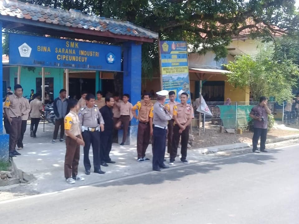 SMK Bina Sarana Industri Gandeng Polisi untuk Pelatihan