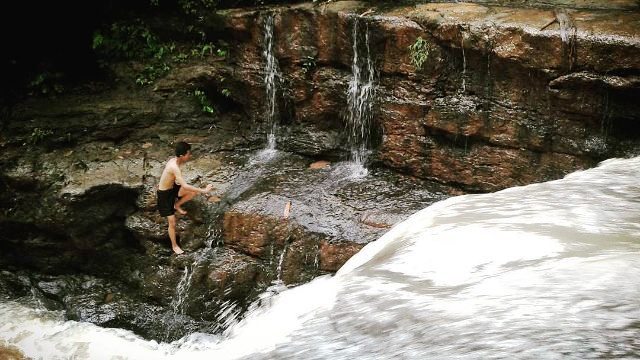 Menikmati Akhir Pekan di Curug Luhur