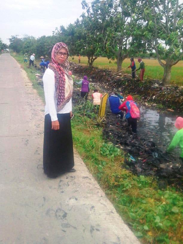 Petani Ikut Padat Karya, Sambut Tanam Padi dan Cegah Banjir