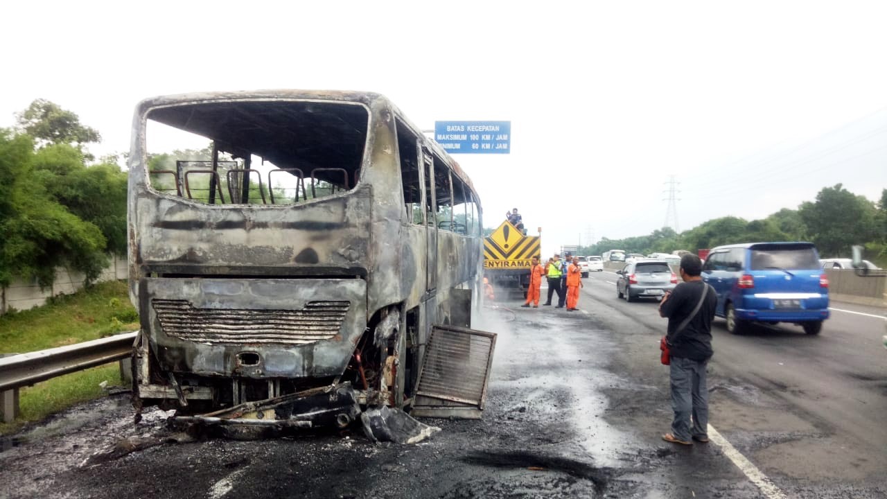 Bus Berpenumpang 39 Orang Terbakar