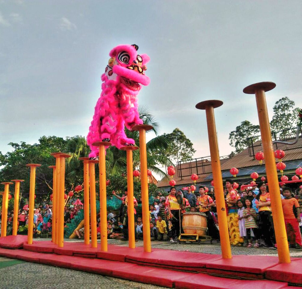 Barongsai Meriahkan Festival Imlek Taruma Flaour