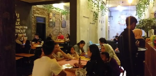 Cafe WHO, Tawarkan Konsep Indoor dan Outdoor