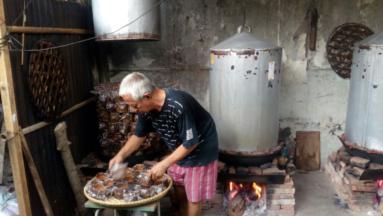 Imlek, Produsen Kue Keranjang Kebanjiran Order