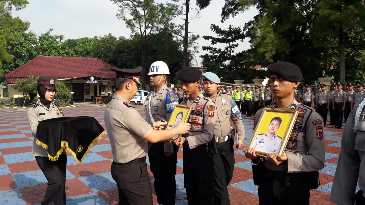 Terlibat Pencurian dan Jarang Bertugas, Dua Anggota Polisi Dipecat Tidak Hormat