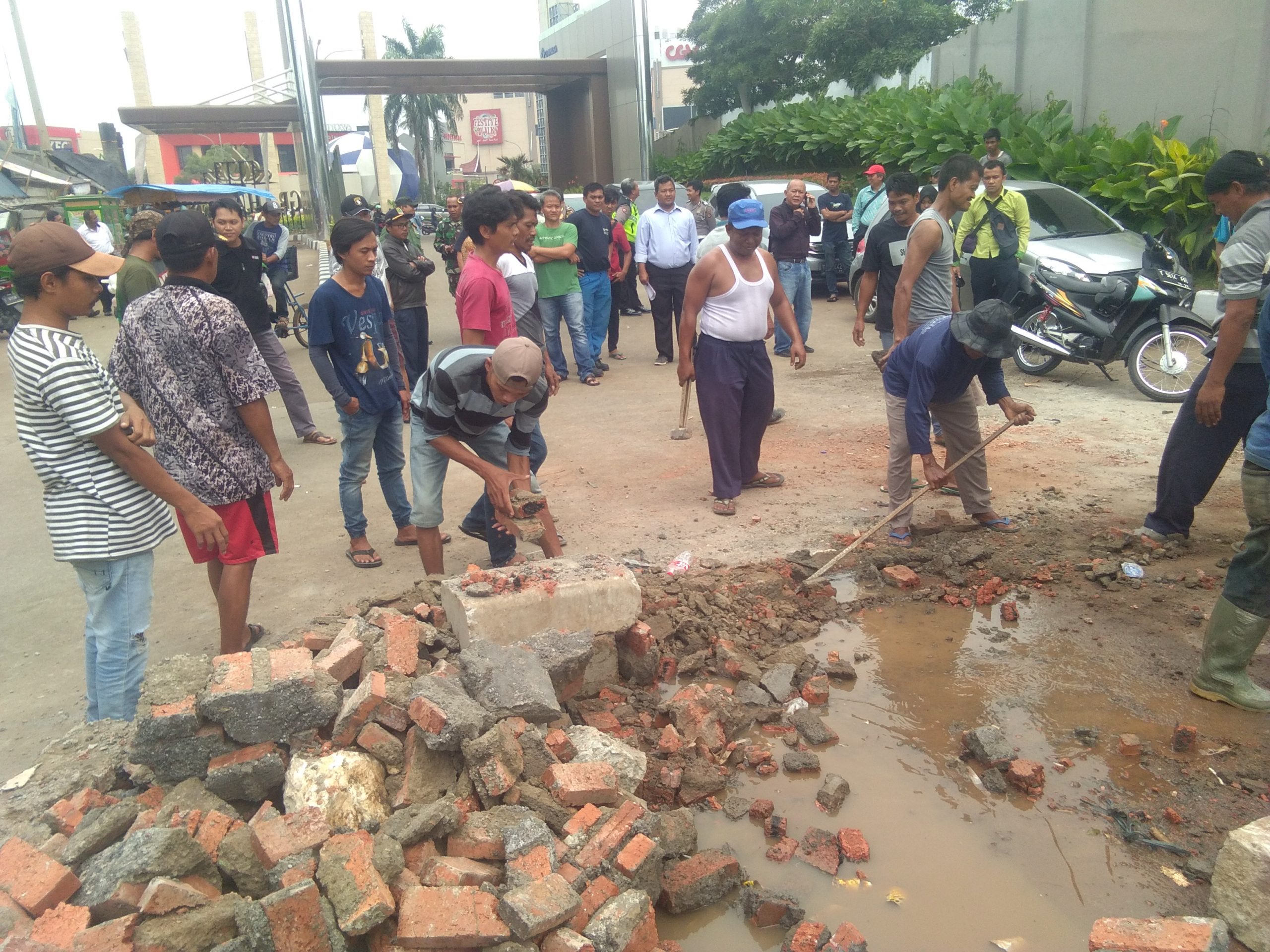 Perumahan Grahayana Kembalikan Tanah Warga Rawarengas