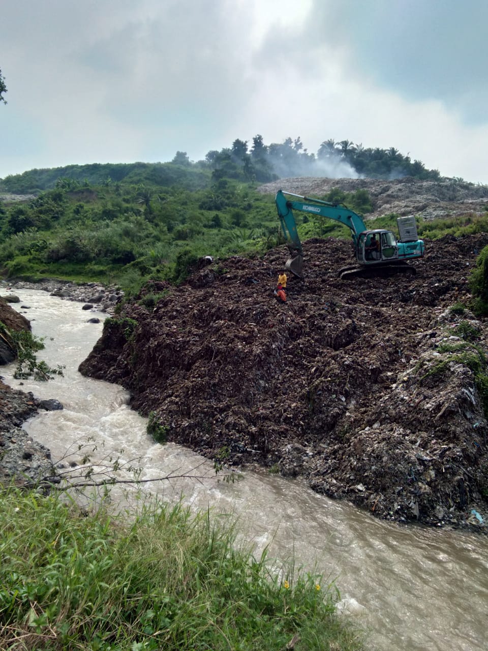 Longsoran Sampah TPA Panembong Sudah Dikeruk