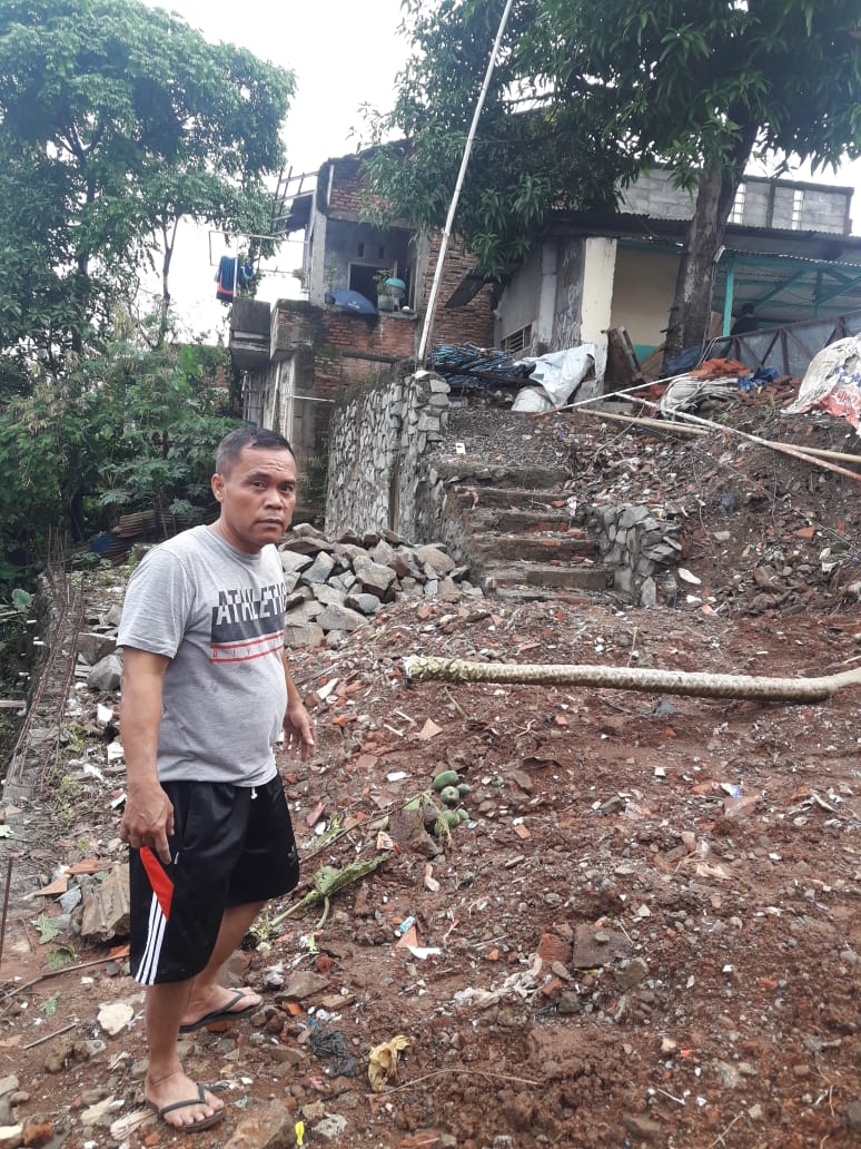 Dua Kali Longsor, Warga Perum Griya Mukti Minta Tembok Penahan Tanah