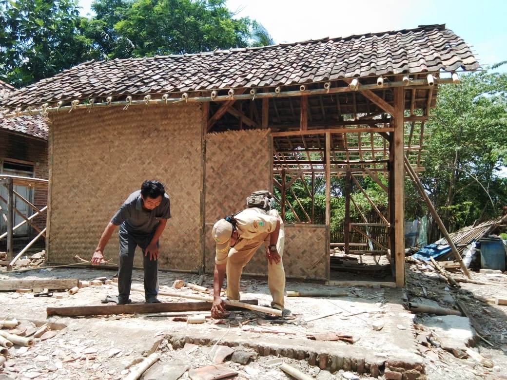 Pembangunan Rumah Jombo Butuh Bahan Baku