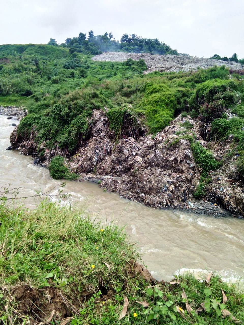 Sampah TPA Panembong Longsor