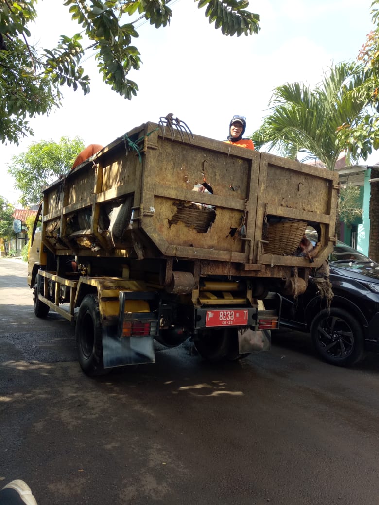 Kondisi Truk Tidak Layak, Setiap Hari Angkut 500 Ton Sampah