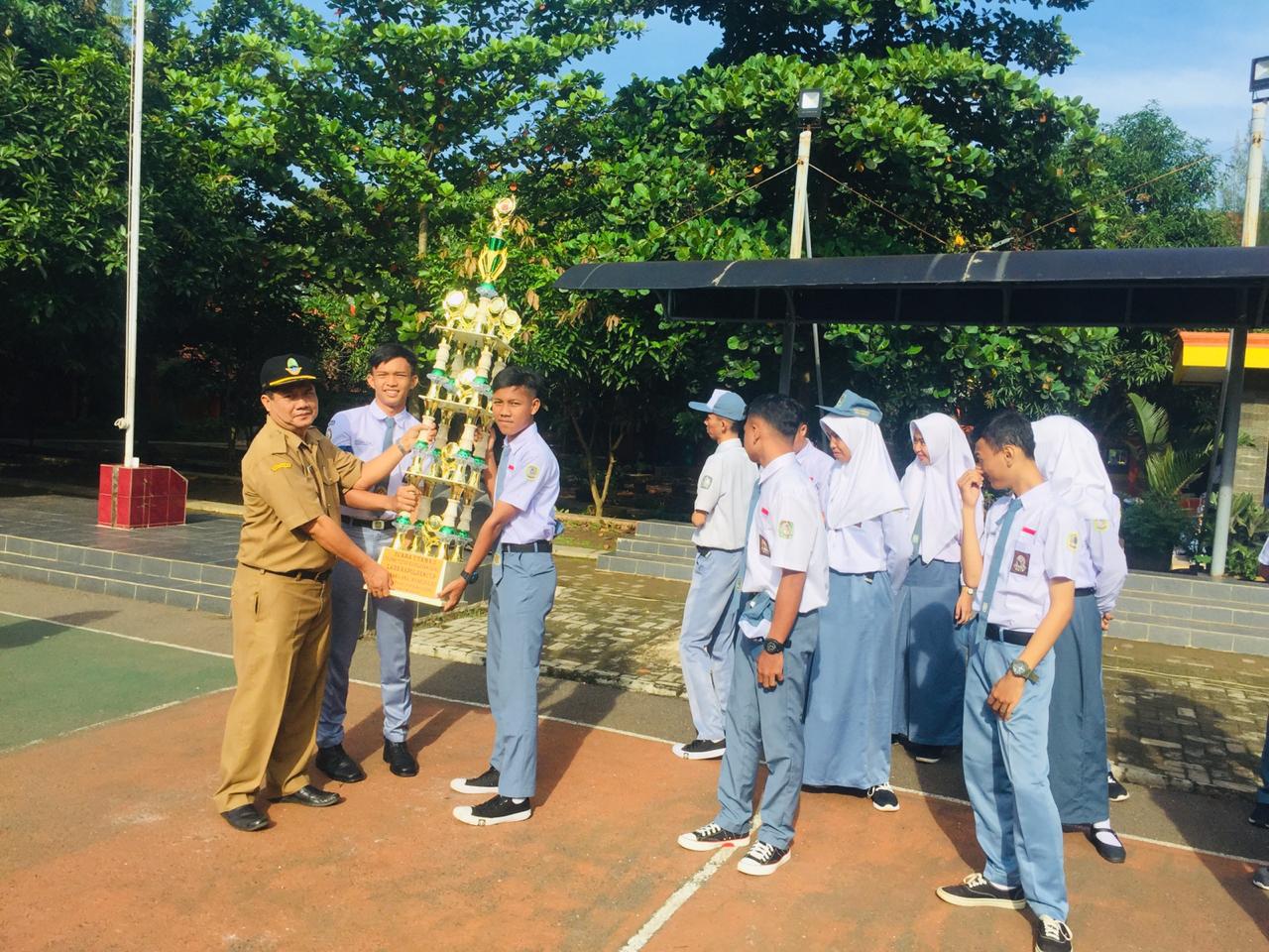 SMAN 1 Purwadadi Juara Tiga Lomba Paskibraka