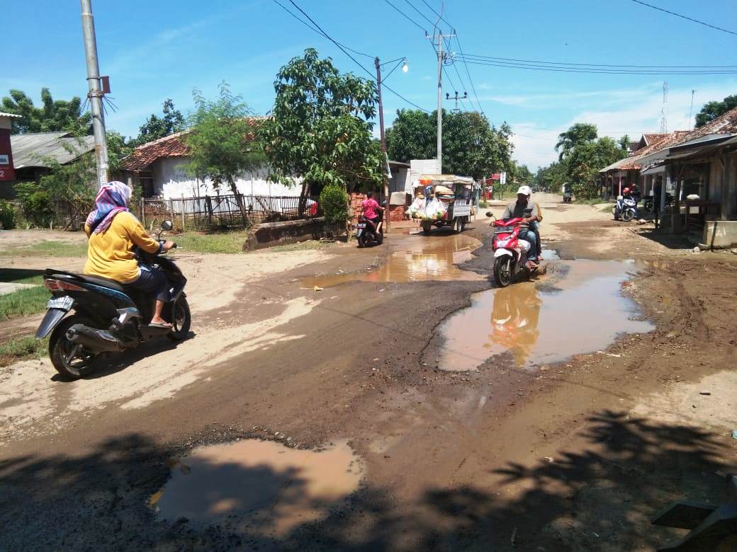 Camat Cilamaya Wetan Pastikan Perbaikan Jalan Alanglanang