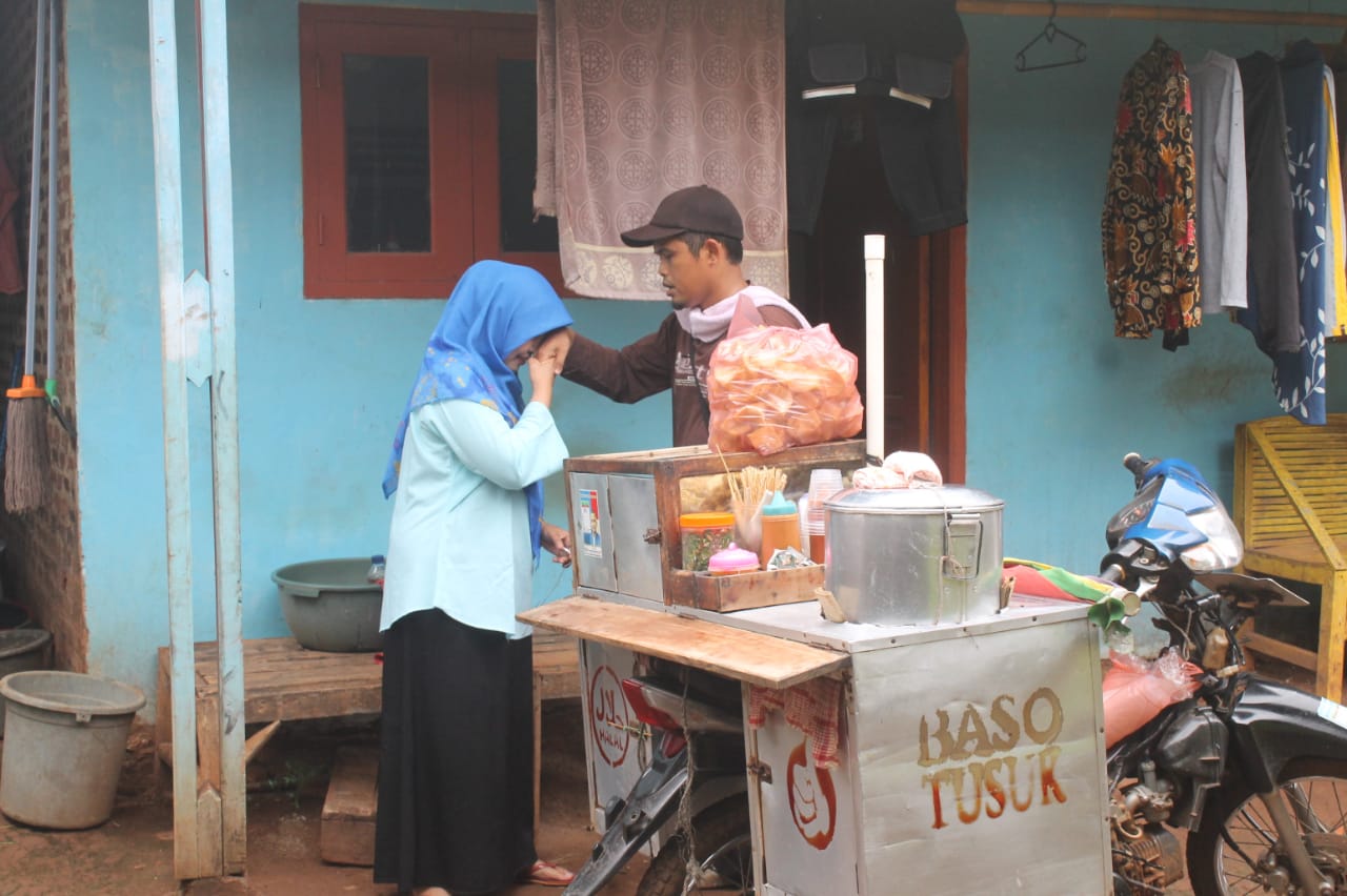 Pedagan Bakso Tusuk Nekat Nyaleg