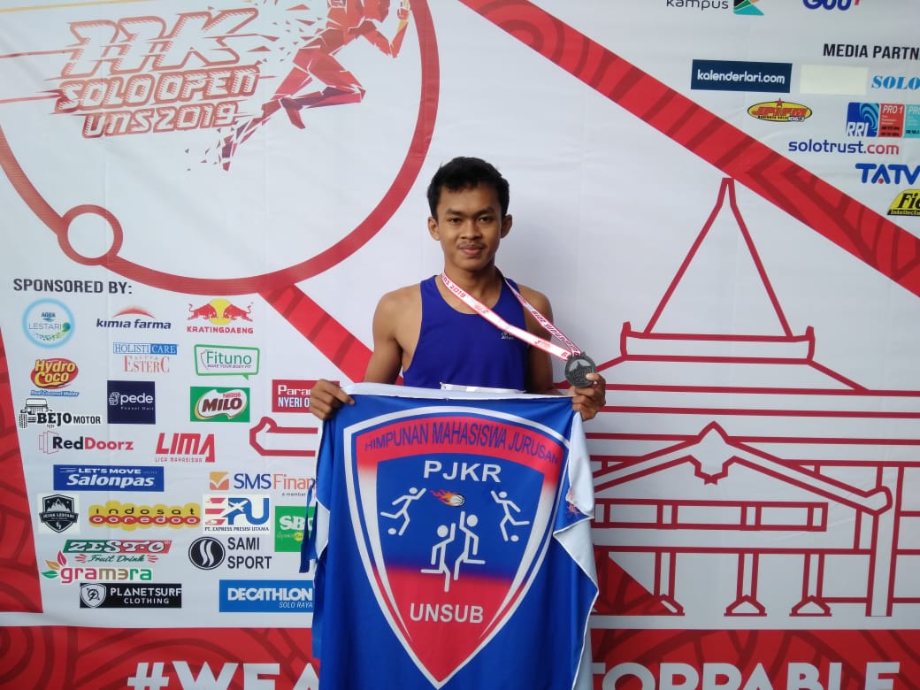 Agung Raih Juara Ke-5 Atletik Open UNS, Harumkan Nama Universitas Subang