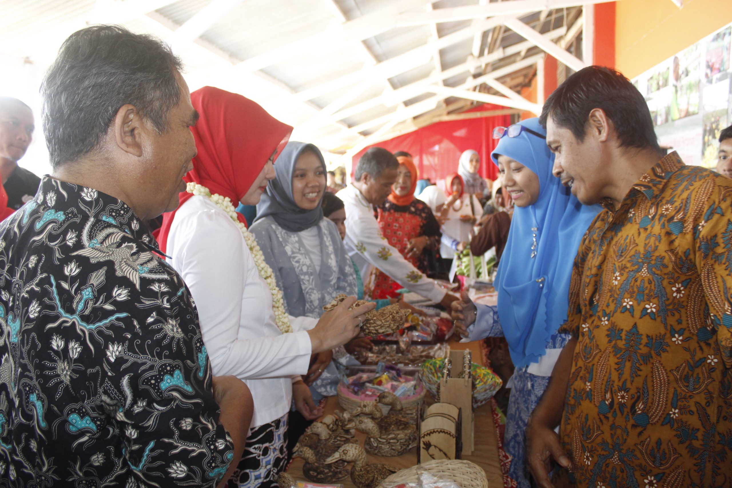 Apresiasi Anak Berkebutuhan Khusus , Mampu Bekerja dan Hasilkan Kerajinan Tangan