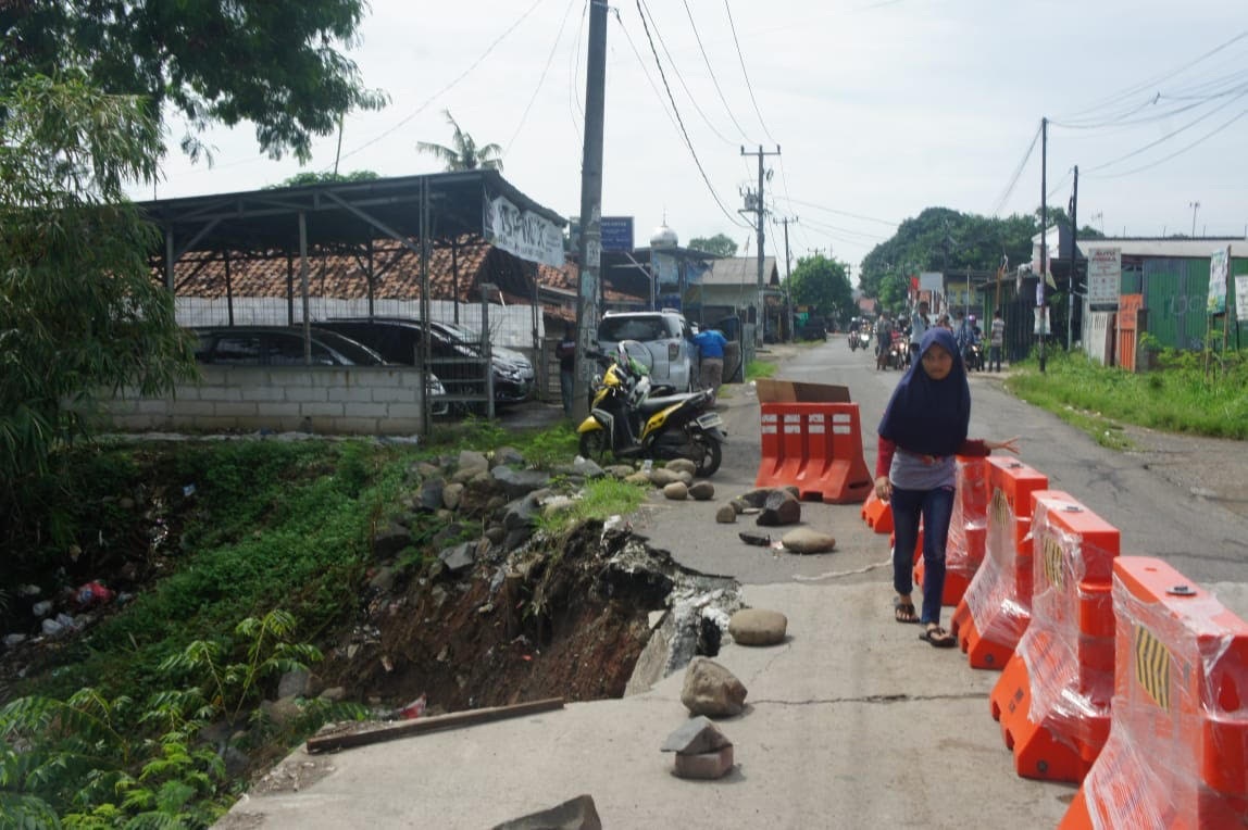 PUPR Kebut Perbaikin Jalan Longsor Adiarsa